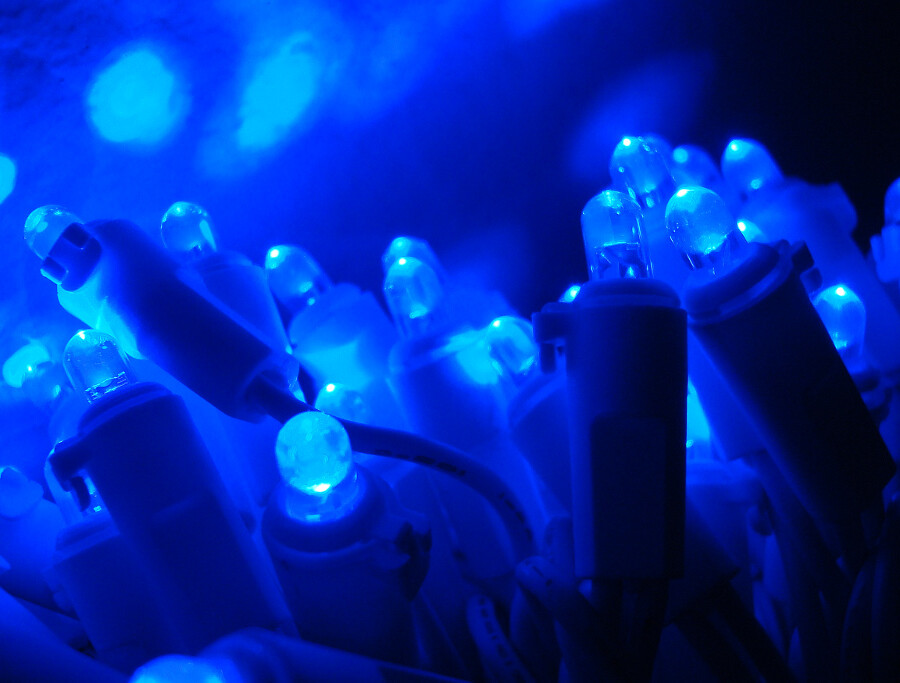 Blue_LED_and_Reflection2
